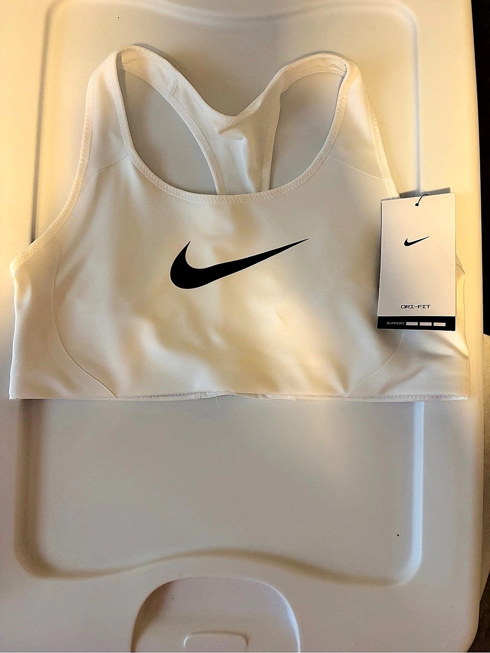 Nike Women's Sports Bra in White Size Medium NWT